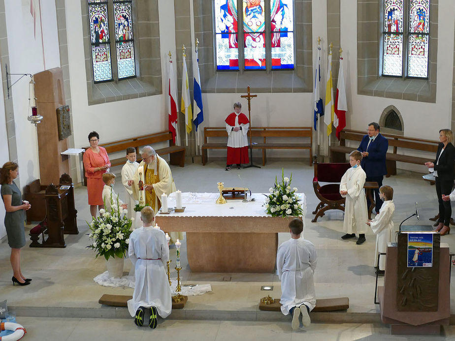 Feier der 1. Heiligen Kommunion in Sankt Crescentius (Foto: Karl-Franz Thiede)